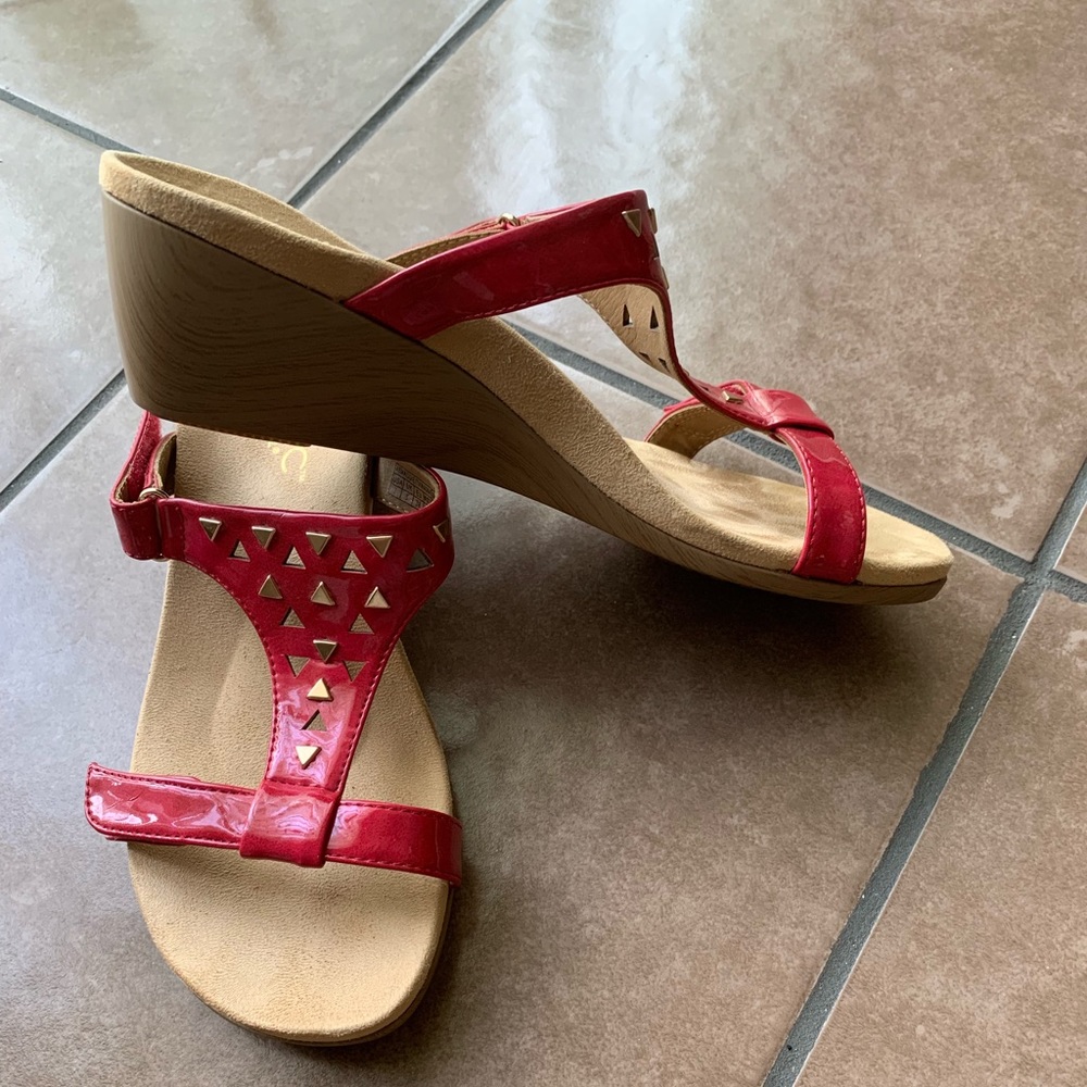 Vionic Sandals. NWT
